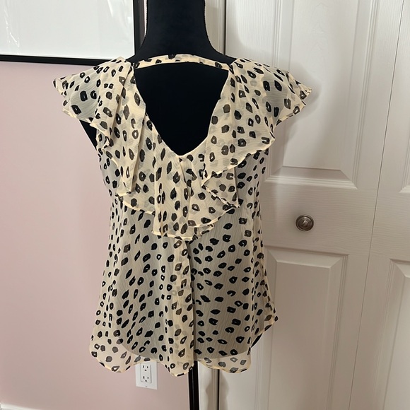 BCBG Génération Animal 🦓 🐆 Print shirt with delicate Flutter cap sleeves. XXS - Picture 3 of 5